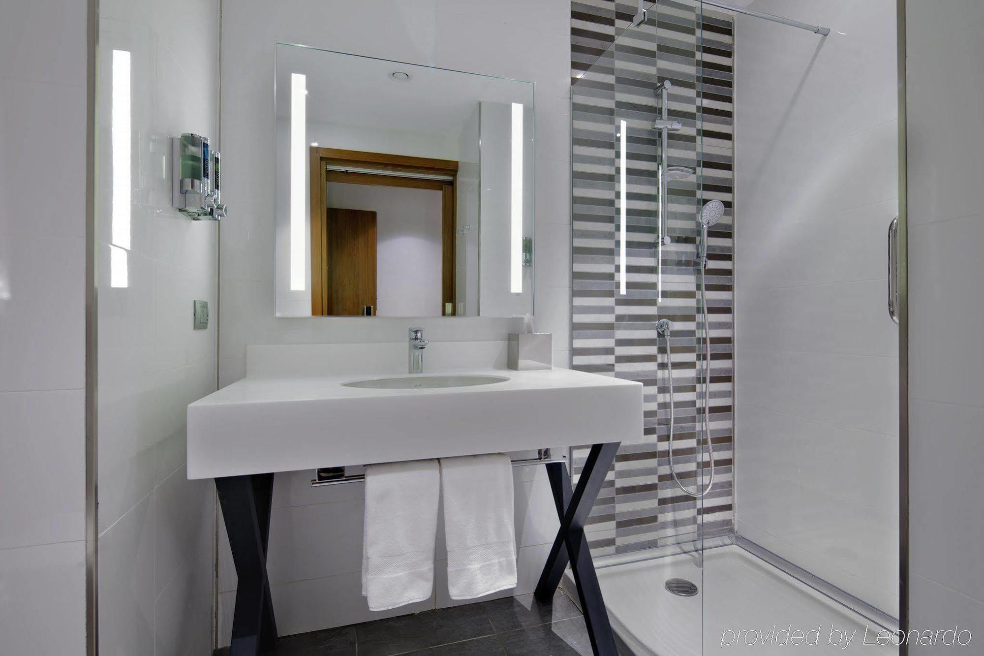 Hampton By Hilton Kocaeli Symbol Hotel Buitenkant foto