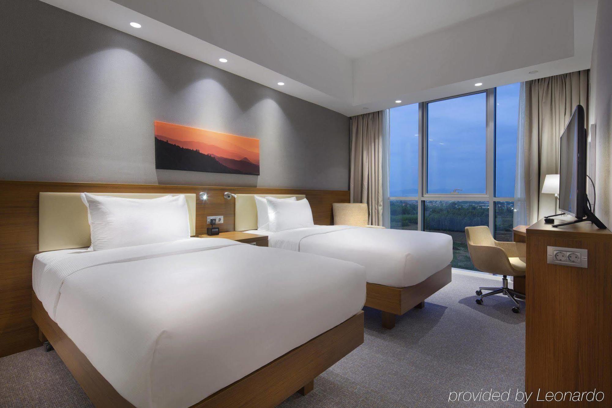 Hampton By Hilton Kocaeli Symbol Hotel Buitenkant foto
