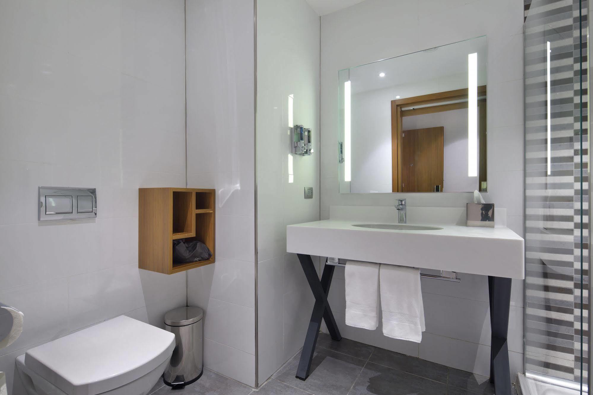 Hampton By Hilton Kocaeli Symbol Hotel Buitenkant foto